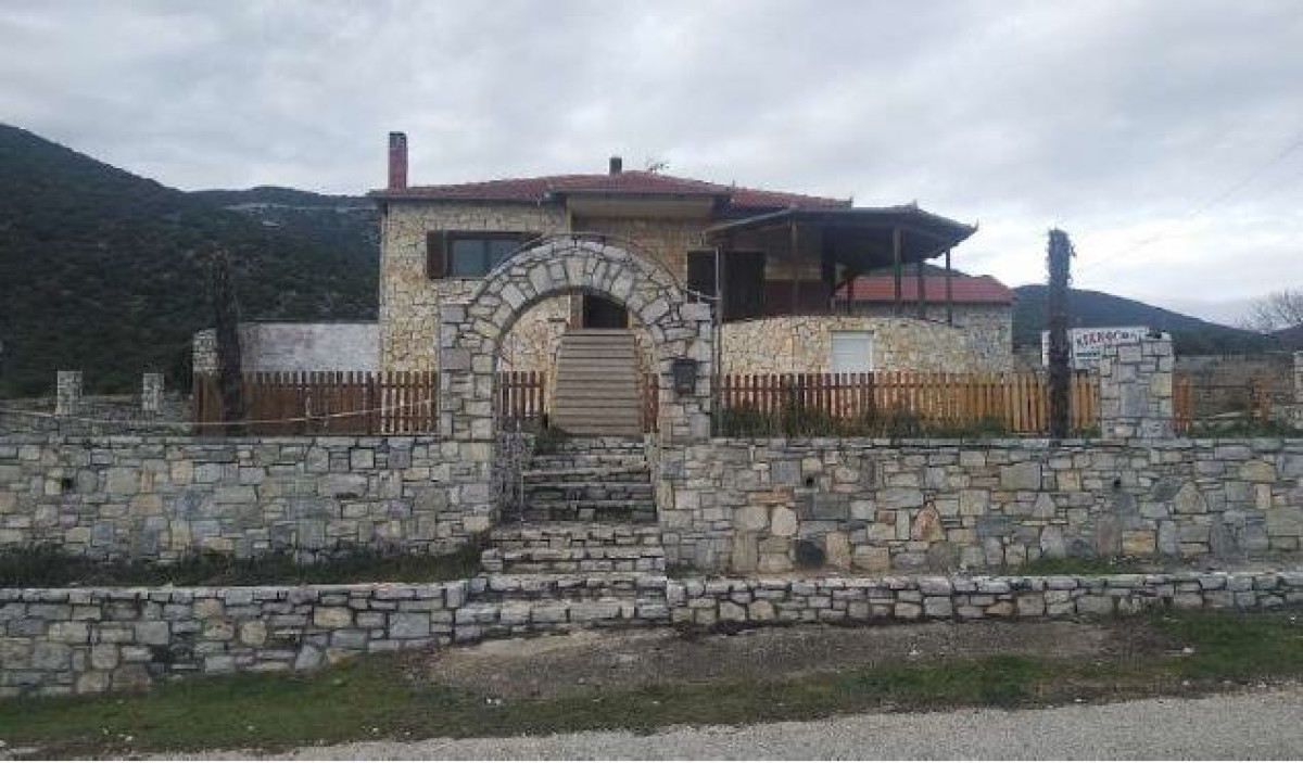 House in Ano Pyksari, Drama