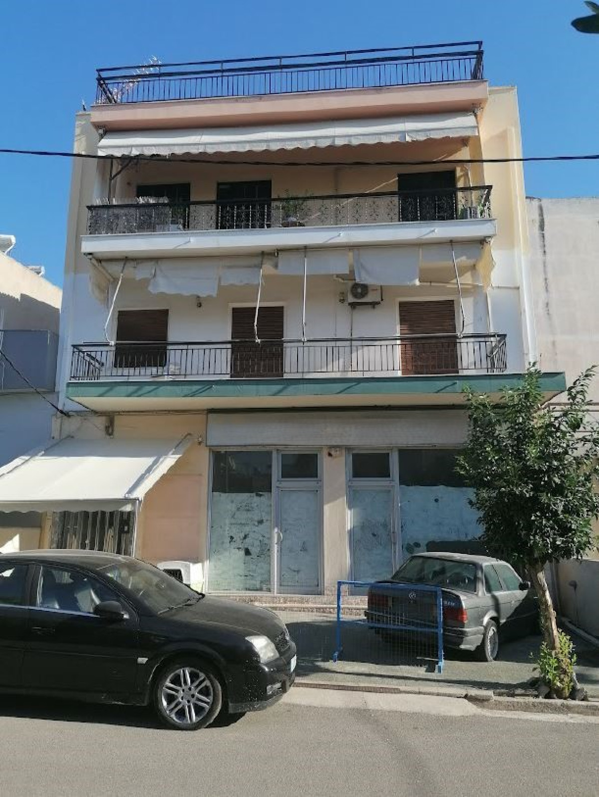 Retail Store in Bournazi, Peristeri