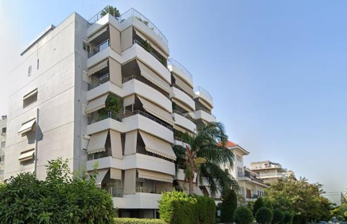 Spacious 4th floor apartment in Palaio Faliro, Athens South