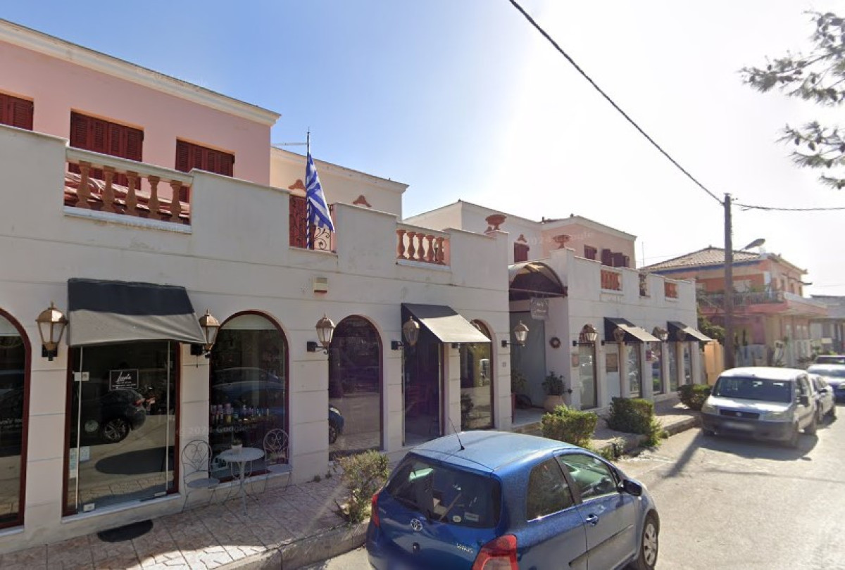 Mixed Use Building in Eretria (6 commercial, 2 residential)