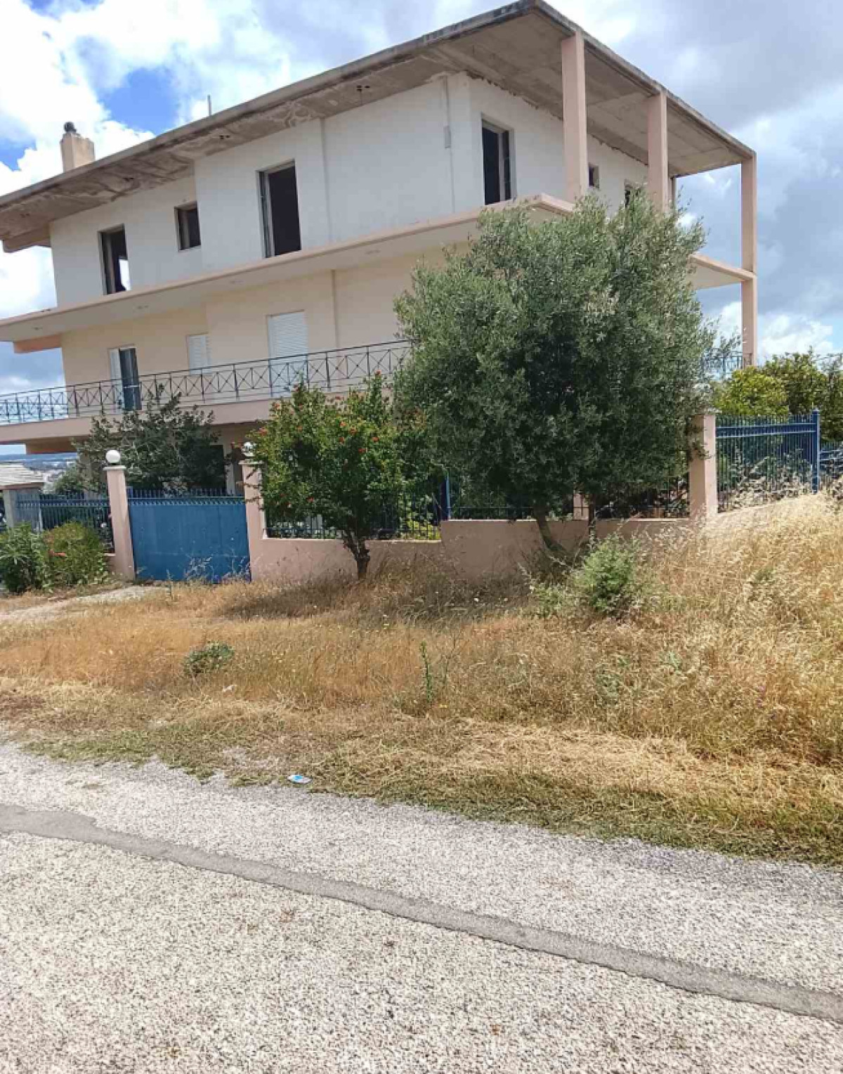 Plot with building in Acharnes
