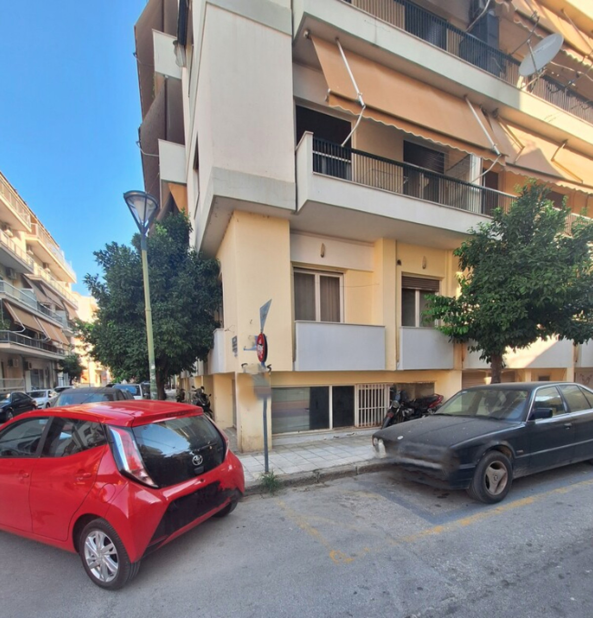 Spacious Storage Units in Volos